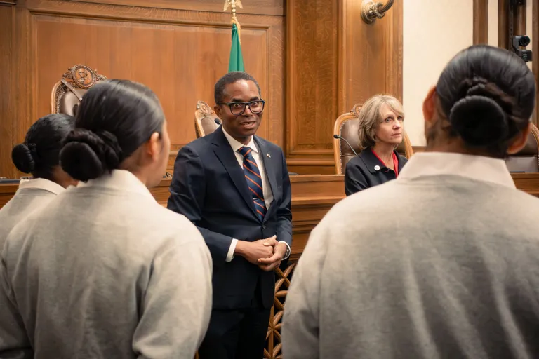 09102026_dem_122110 WSBA past president, Francis Adewale, and Washington Supreme Court Just Drebra Stephens with students