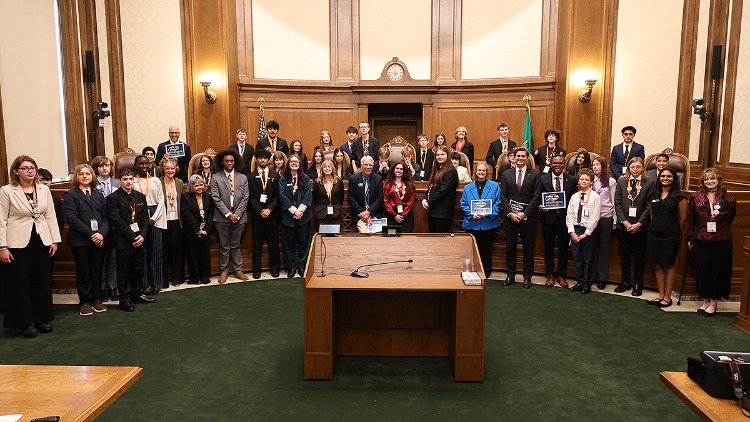WashingtonSupremeCourtjusticeswithlegalprofessionalsandstudentsatthe2026LawDayevent